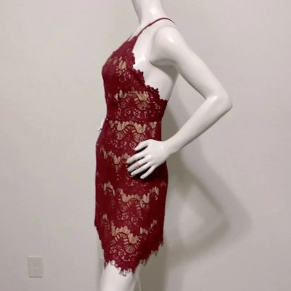 STYLEStalker Red Lace Backless Bodycon Halter Dress Size Small - Picture 6 of 11